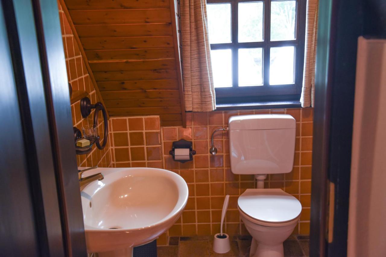 Gastehaus Eponada Villa Weisel Bagian luar foto