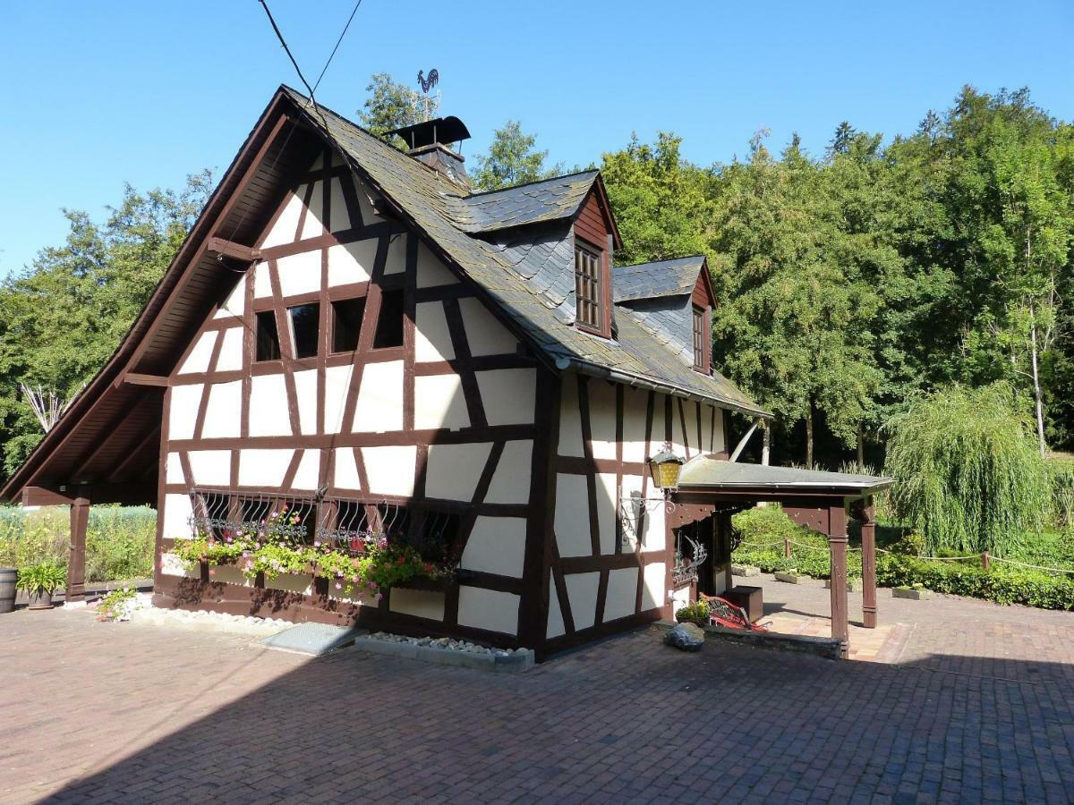 Gastehaus Eponada Villa Weisel Bagian luar foto